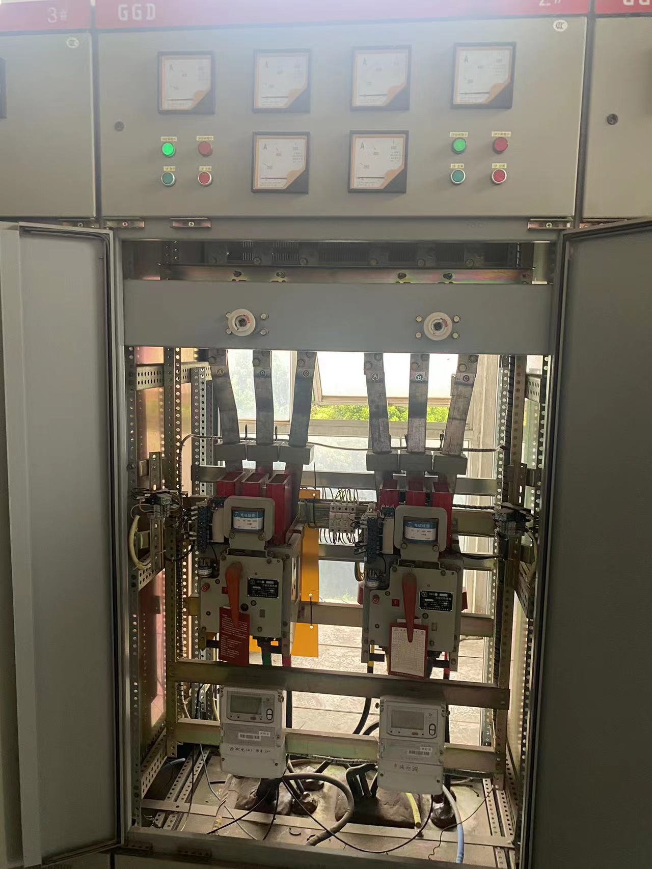 原DW15-630A，用CW3-1000A增容改造。